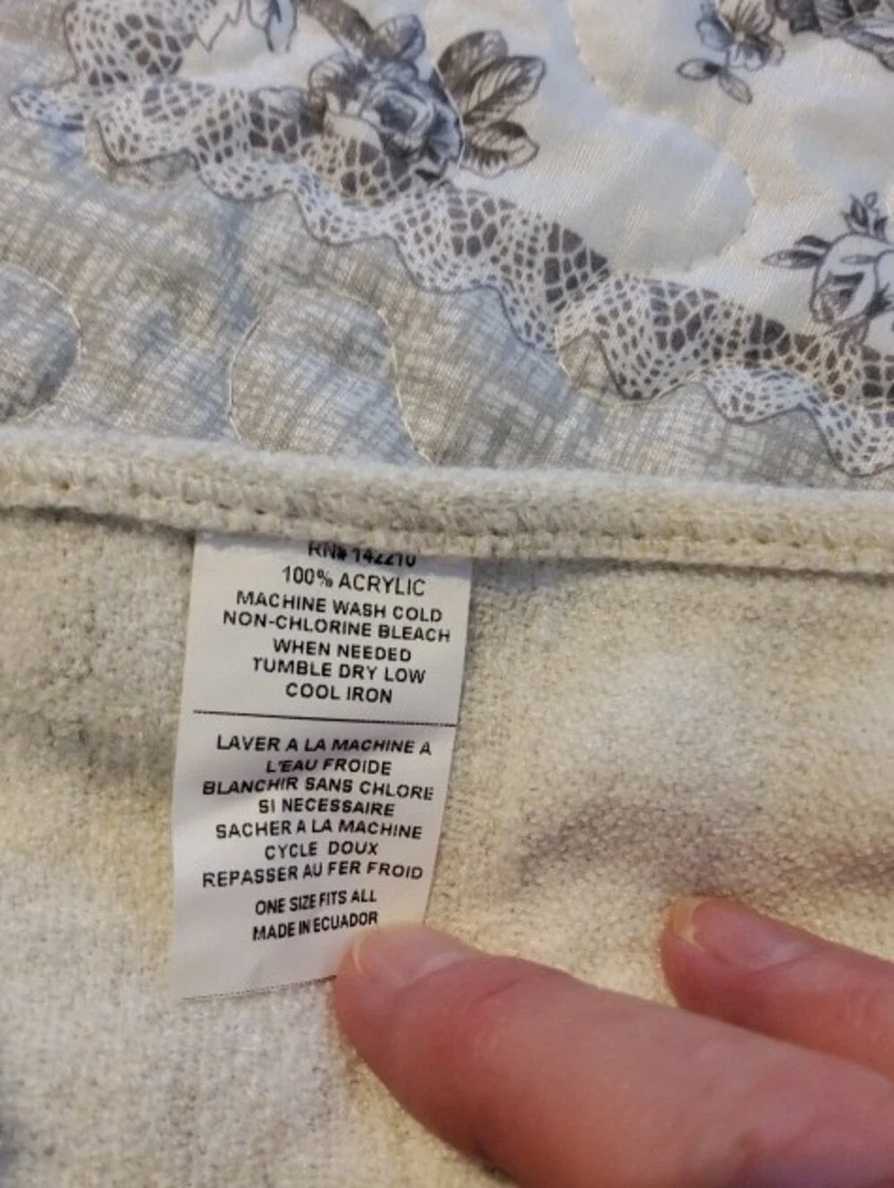 Mer sea Ivory Pom-Pom Shawl Wrap Travel Poncho NWOT OS